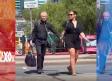 Mujer causa polémica por 'pasear' a hombre encadenado