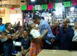 'El Pollo' queda enamorado de esta señora