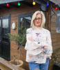 Mujer le construye un bar a su esposo en su casa para pasar más tiempo con él