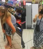 VIDEO: Mujer se quita la ropa interior y lo usa como cubrebocas en un supermercado