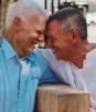 Pareja de abuelitos gay protagonizan hermosa sesión fotográfica en Yucatán y se vuelven virales