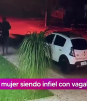VIDEO: Descubre a su mujer siendo infiel con un vagabundo