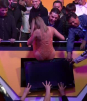 Esta chica se lanza y enseña de más