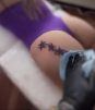 Karina 'La Diamond' presume su nuevo tatuaje posando con poca ropa