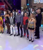 John Milton hace de las suyas con el elenco