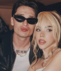 Peso Pluma confirma relación con Kenia Os en pleno concierto