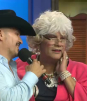 'Mama Chelo' se enamora de este aficionado, hasta beso le dio
