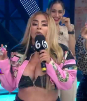 Ludivinita vende el agua con la que se bañó