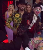 'Saltitos Doy' sorprende a señora al darle masaje