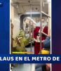 El Grinch y Santa Claus sorprenden en el metro de la CDMX