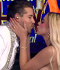 Con beso, Barbie convence al jurado