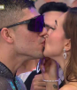 Beso de amor entre Aleida y 'Polisexy'