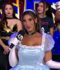 Azúcar deslumbra con diminuto vestido de princesa