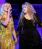 Sabrina Carpenter y Stevie Nicks protagonizan icónico momento