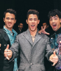 Los Jonas Brothers sorprenden a fans en CDMX