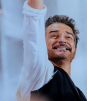 Ricardo Arjona sorprende a fan durante su show
