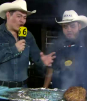 Parrillero cocina en un 'burro de planchar' como castigo