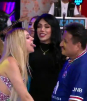Le apuestan beso a 'La Rodilla'