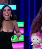 Vivian huye al ver mochila de Kitty