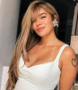 Karol G le regala viaje de luna de miel a fans