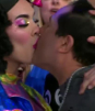 Gaby Mendoza se besa a todo el elenco de 'Es Show'