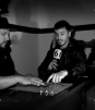 Juegan a la ouija en casa antigua