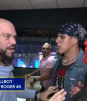 Luchadores golpean a Roger el productor