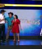 Le roban un beso a Pollo