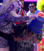 Renata le da tremendo remojón a Chencho