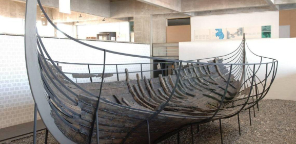 Derriban célebre museo de buques vikingos en Dinamarca