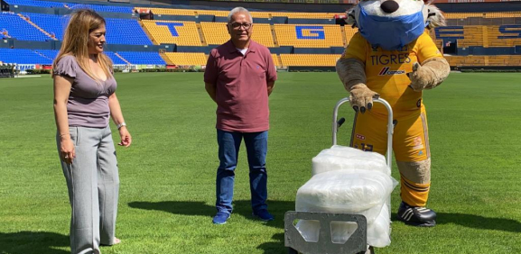 Tigres dona cubrebocas