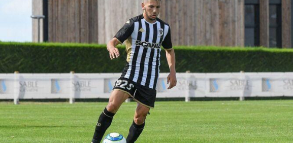  Farid El Melali, jugador del Angers de la Ligue 1