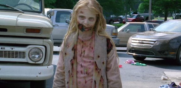 A 10 años del estreno de 'The Walking Dead', así luce hoy la niña zombie del primer capítulo