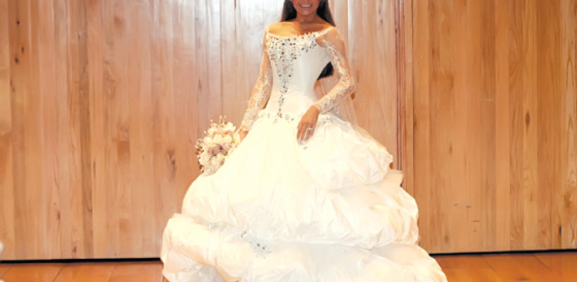 El inigualable y despampanante vestido de novia de Gloria Trevi