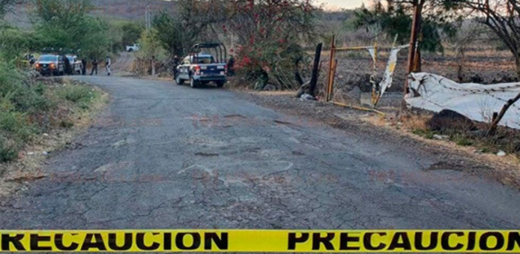 Encuentran cuatro cuerpos en carretera de Michoacán