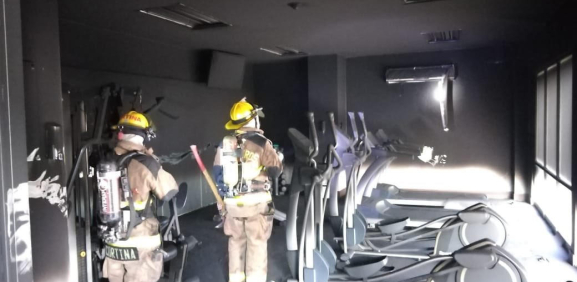 Se incendia un departamento en San Jerónimo; desalojan a 80 habitantes