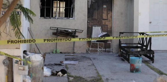 Hombre rescata a sus hijos de un incendio en su casa en Monterrey; él ...
