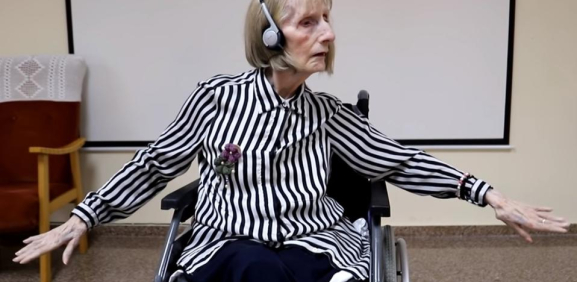 Emotiva reacción de ex bailarina con Alzheimer al escuchar a Tchaikovsky; video se hace viral