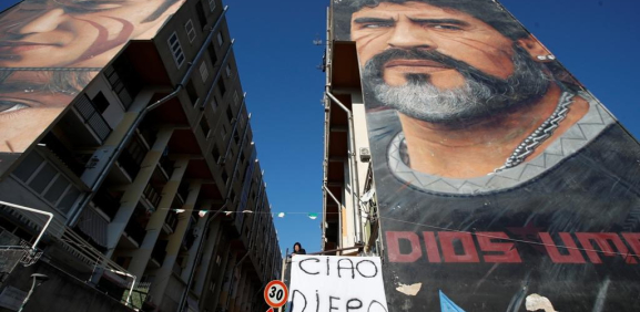 Nápoles inicia proceso para rebautizar su estadio a Maradona