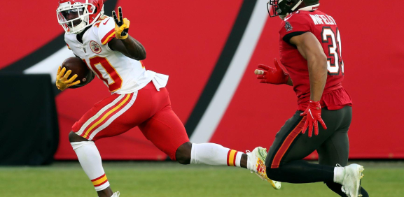 Tyreek Hill se burló de los Bucaneros y de los aficionados en pleno juego 