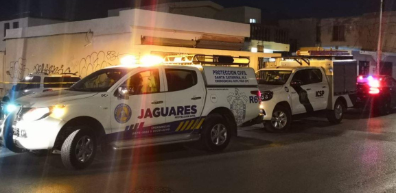 Asesinan de 5 balazos a un hombre afuera de su casa en Santa Catarina