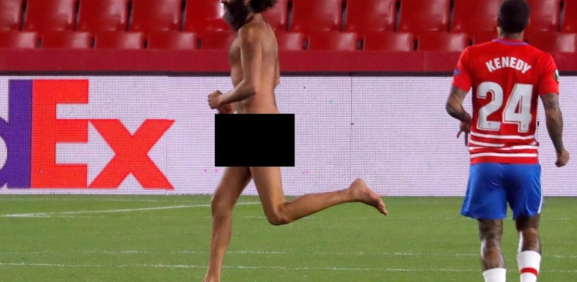 Hombre desnudo