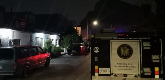 Asesinan a balazos a un hombre en frente de su esposa e hijos en Escobedo