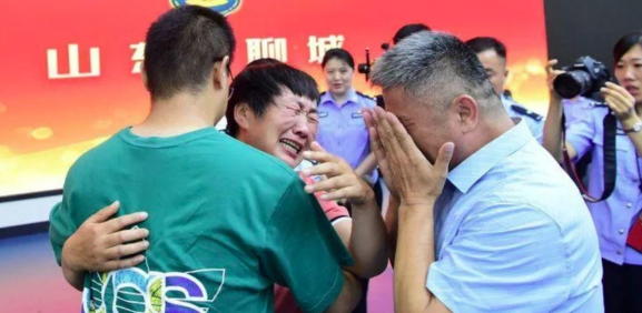 Shandong. Hombre encuentra a su hijo desaparecido después de 24 años