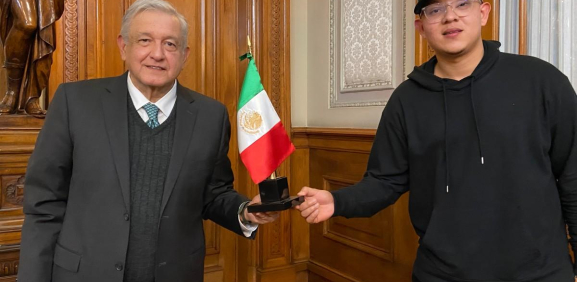  Andrés Manuel López Obrador y Julio Urías