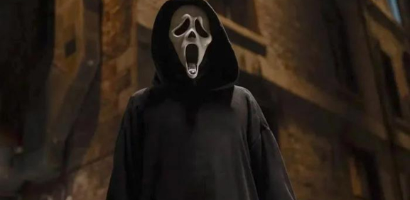 Captan a ‘Ghostface’ recorriendo las calles de California