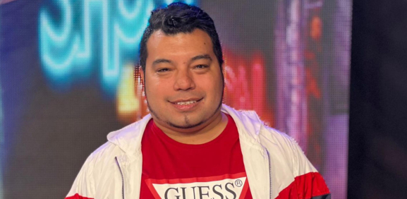 Allan Martínez "La Chica de Redes"