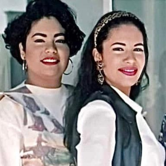 Así de guapísima luce la hermana mayor de Selena Quintanilla 