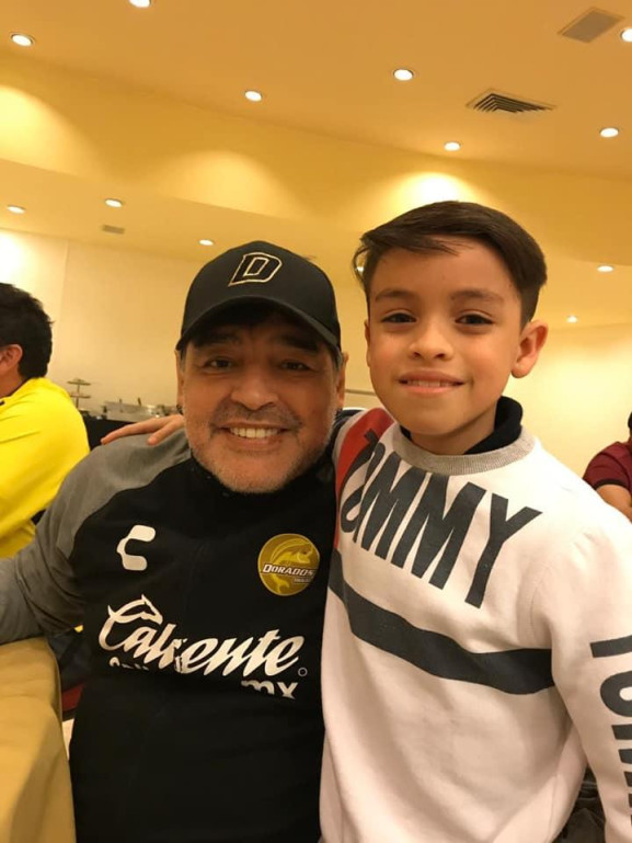 Axel, el niño tamaulipeco que logró conocer a Diego Maradona