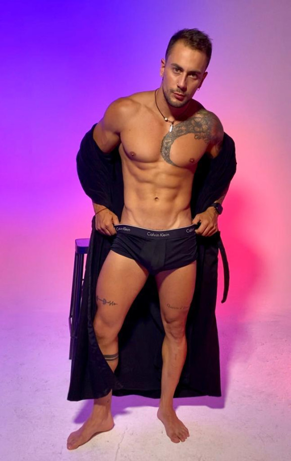 Las sensuales y ardientes FOTOGRAFÍAS de Giuliano 'El Argentino'